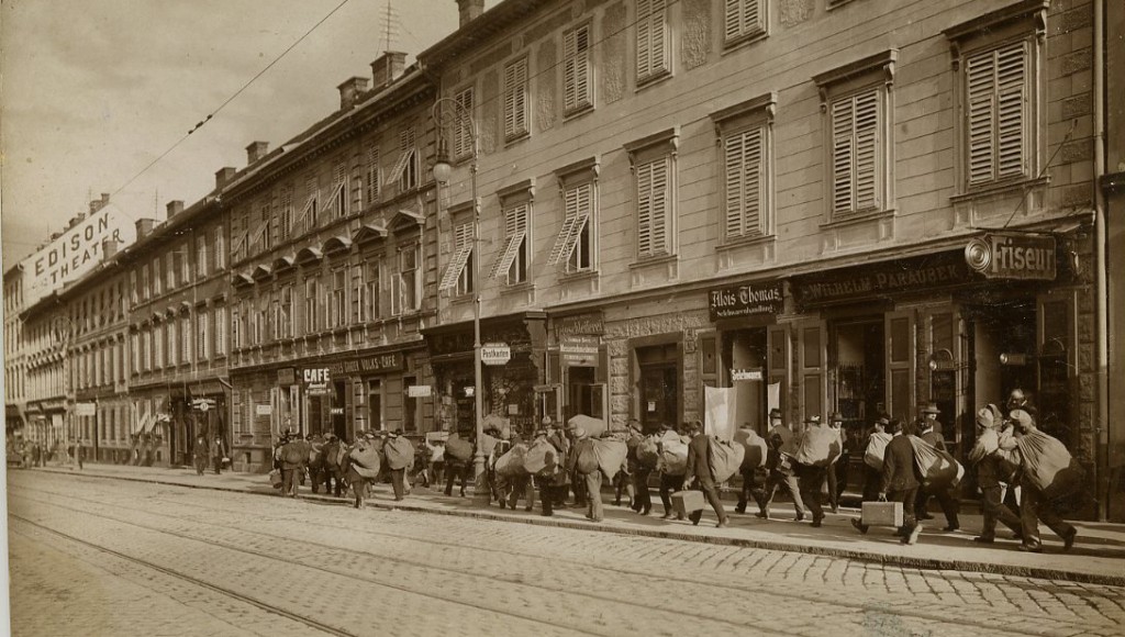 WW1 Austrian street scene