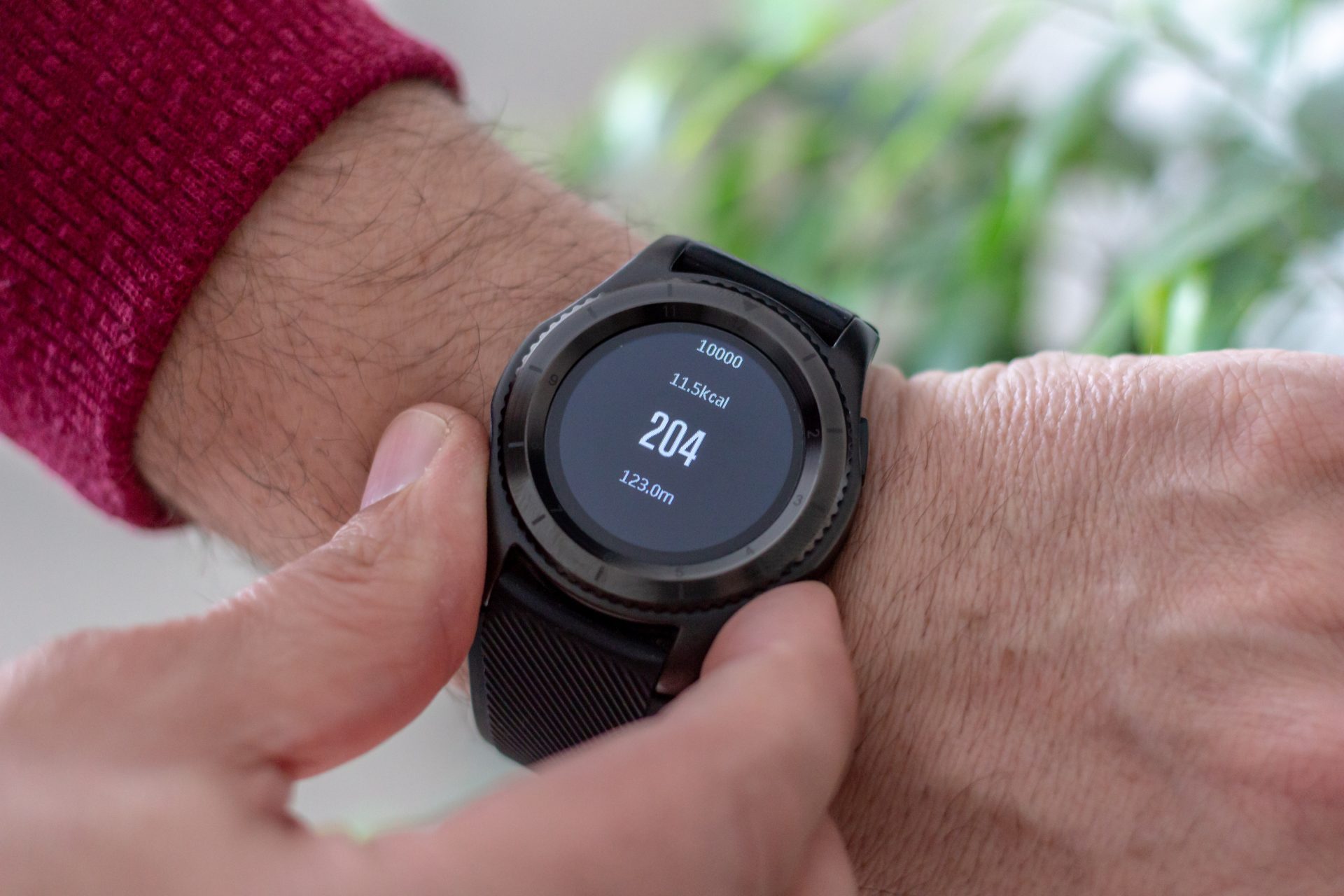 Electronic device on wrist